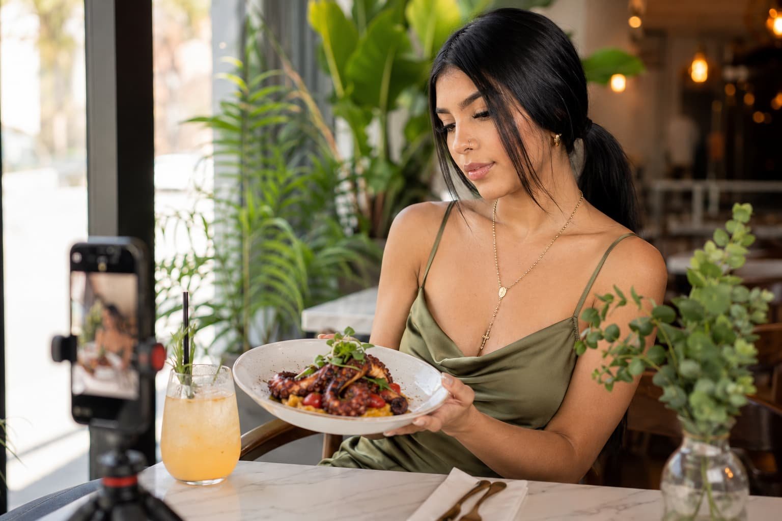 Publicidad para restaurantes con talento real - Fotos y videos profesionales que atraen más clientes