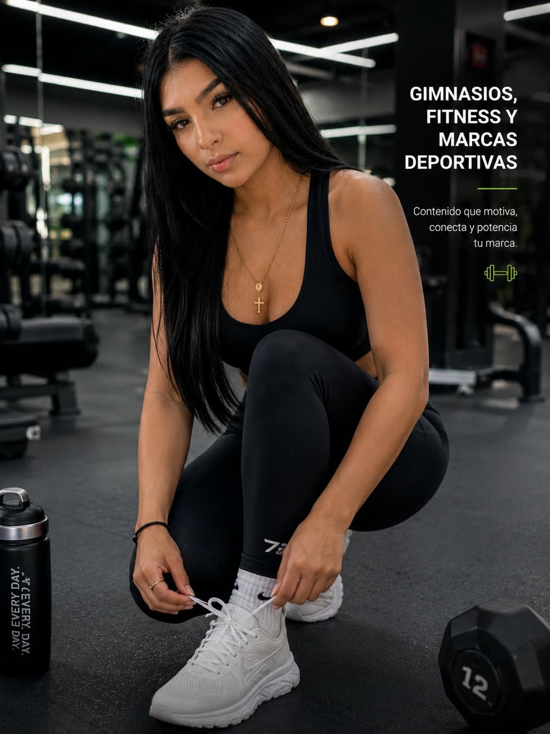 Modelo fitness para gimnasios y marcas de ropa deportiva. Publicidad de entrenamiento y salud.